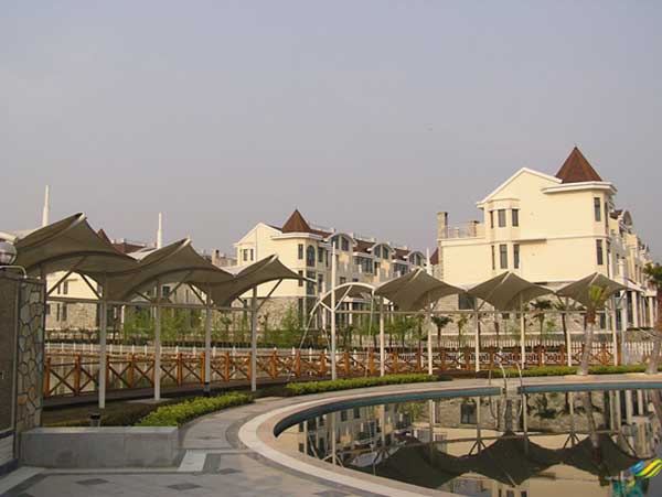 2019膜結(jié)構(gòu)車棚介紹