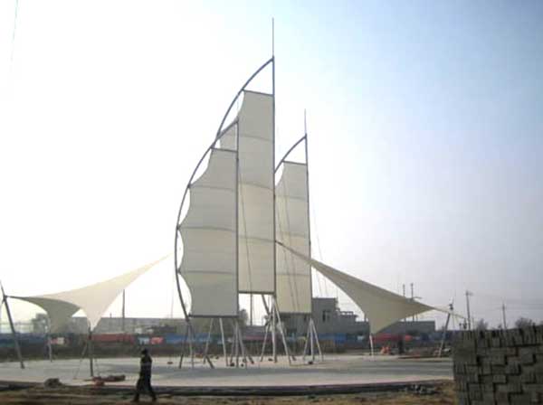 優(yōu)良的景觀膜結(jié)構(gòu)車棚