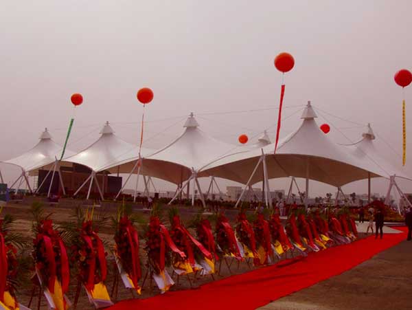 孝感PTFE膜結(jié)構(gòu)安裝流程:從現(xiàn)場勘測到張拉成型的標(biāo)準(zhǔn)化作業(yè)